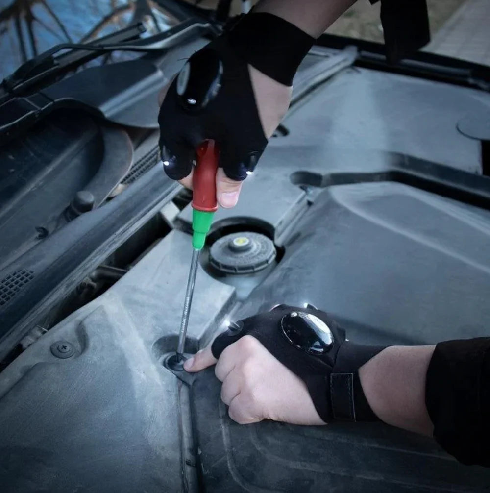 Rękawiczki z latarką LED – oświetlenie do precyzyjnych prac w ciemności